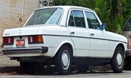 mercedes_benz_230_sedan_10.jpg