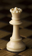 220px-Chess_piece_-_White_queen.jpg