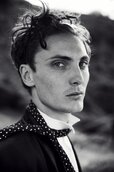 Eamon-Farren.jpg Eamon-Farren.jpg