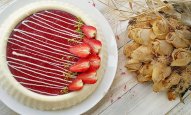Semolina-pudding-with-strawberry-sauce (1).jpg