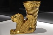 Achaemenid_gold_rhyton_in_the_shape_of_a_lion,_from_Ecbatana,_ca._550-330_BC,_Exhibition-_'Ira...jpg