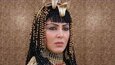 Iran actress Leila Boloukat holds fundraising Iftar iFilm