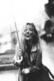 full_alone-girl-onder-rain-1.jpg