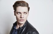 Dominic-Sherwood-age.jpg