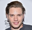 Dominic-Sherwood-son.jpg