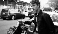 ansel-elgort-model-kalender-saat-sma-_180207090242-554.jpg