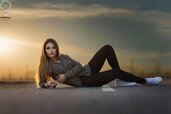 Legs_Pose_Lying_down_Model_Asphalt_Brown_haired_580489_2560x1706-2048x1365-1.jpg