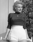 marilyn.monroe.legend_14000823_183658941.jpg